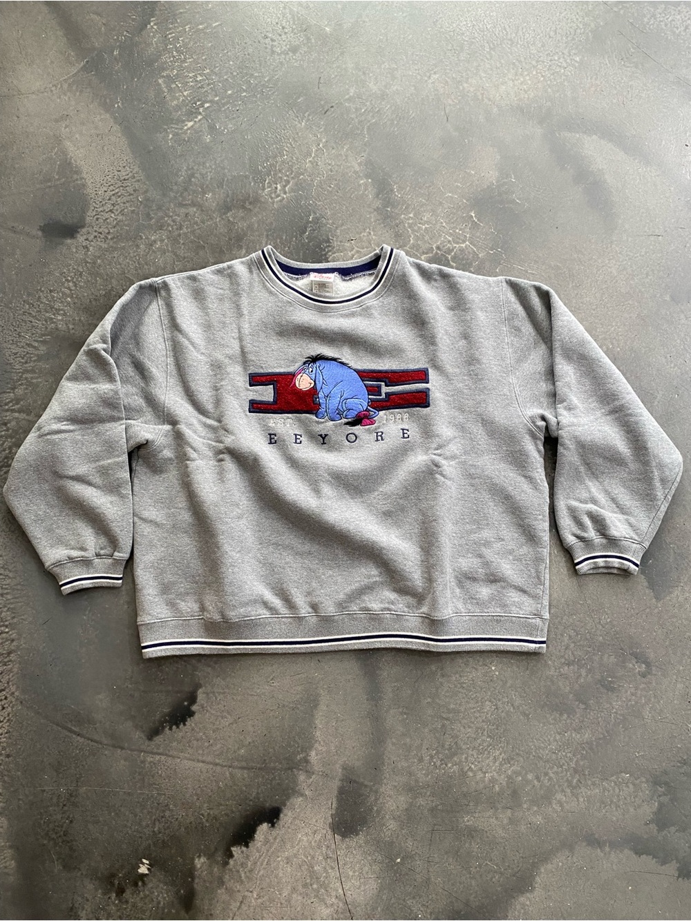 Vintage Disney Store Eeyore Sweatshirt Gray Embroidered Crewneck Sz XL
Jun A-2)